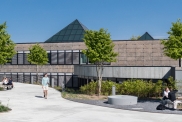 Aussenfassade Bibliothekgebäude der Universität St.Gallen